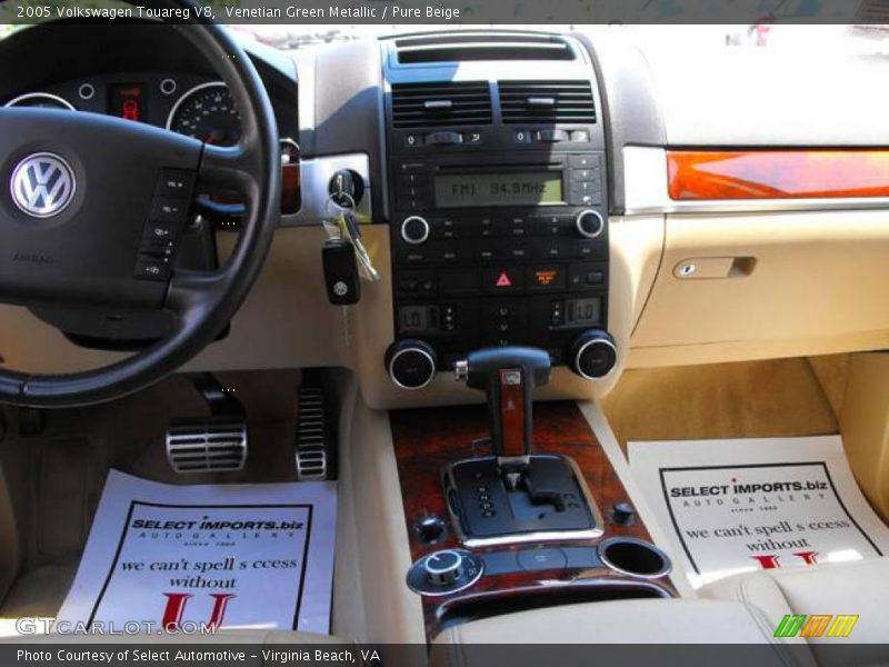 Venetian Green Metallic / Pure Beige 2005 Volkswagen Touareg V8