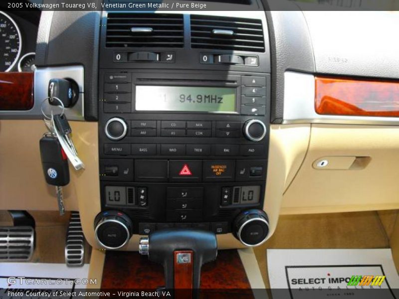 Venetian Green Metallic / Pure Beige 2005 Volkswagen Touareg V8