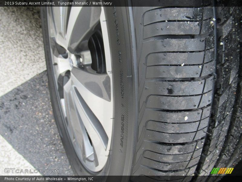 Tungsten Metallic / Warm Ivory 2019 Subaru Ascent Limited