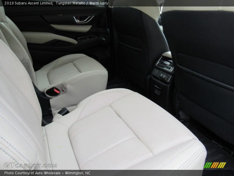 Tungsten Metallic / Warm Ivory 2019 Subaru Ascent Limited