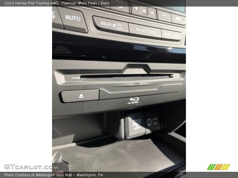 Platinum White Pearl / Black 2020 Honda Pilot Touring AWD