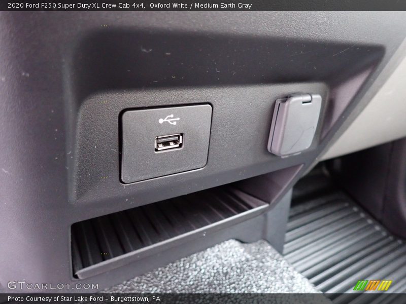 Oxford White / Medium Earth Gray 2020 Ford F250 Super Duty XL Crew Cab 4x4