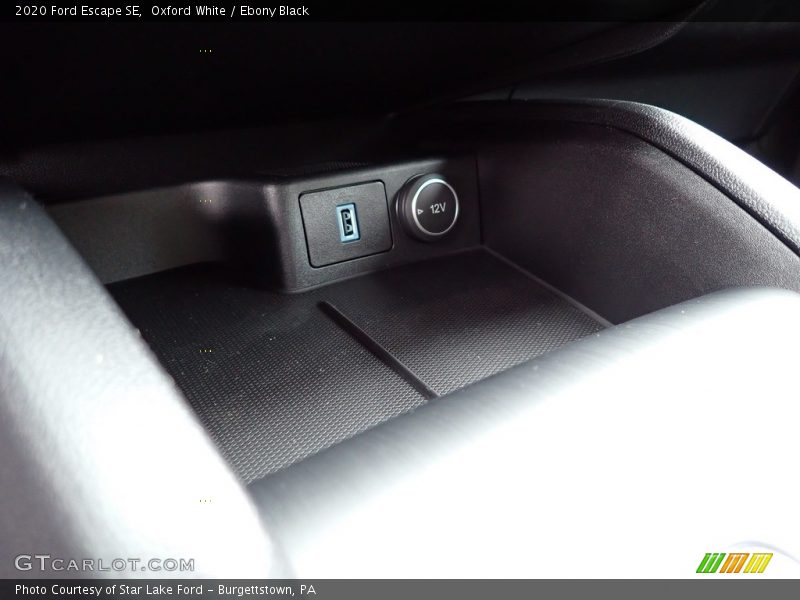Oxford White / Ebony Black 2020 Ford Escape SE