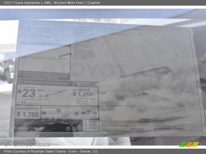 Blizzard White Pearl / Graphite 2020 Toyota Highlander L AWD