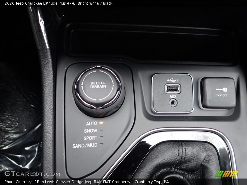 Bright White / Black 2020 Jeep Cherokee Latitude Plus 4x4