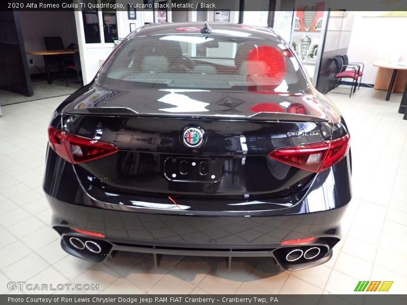 Vulcano Black Metallic / Black 2020 Alfa Romeo Giulia TI Quadrifoglio