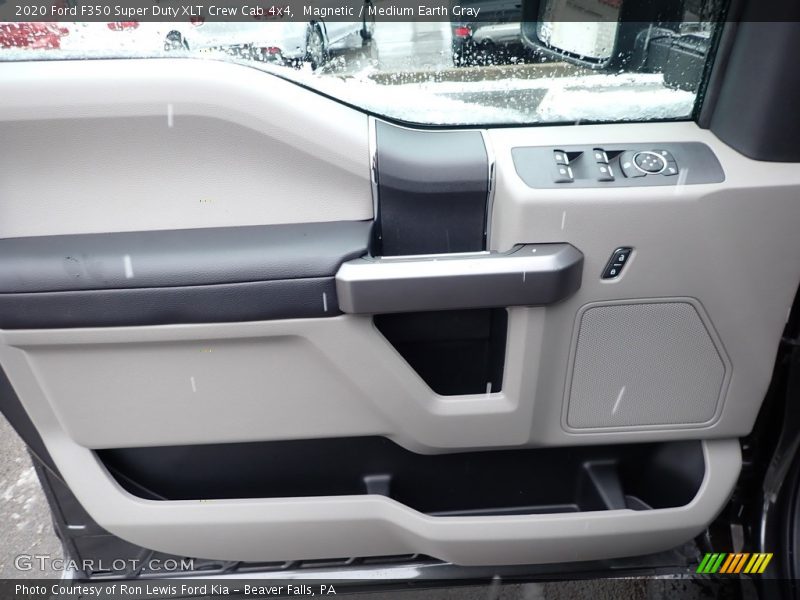 Door Panel of 2020 F350 Super Duty XLT Crew Cab 4x4