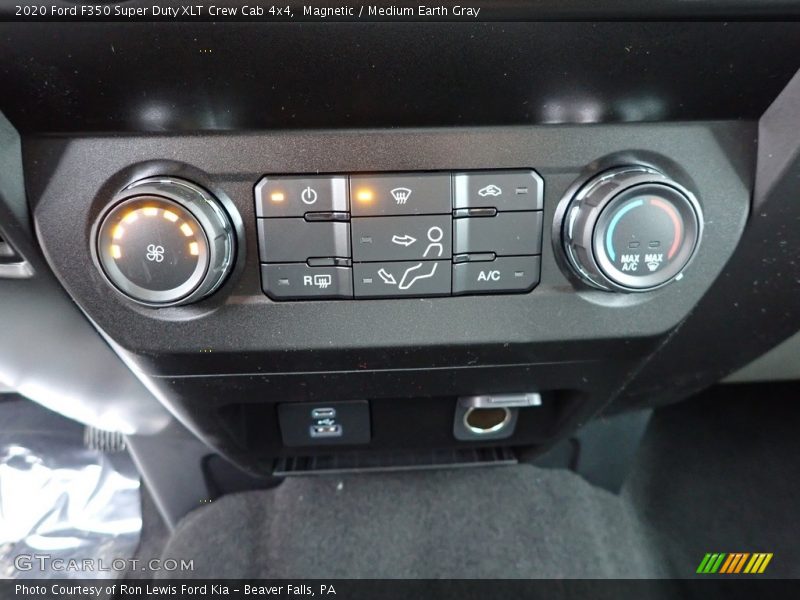 Controls of 2020 F350 Super Duty XLT Crew Cab 4x4