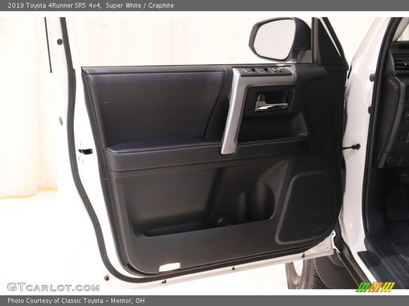 Super White / Graphite 2019 Toyota 4Runner SR5 4x4