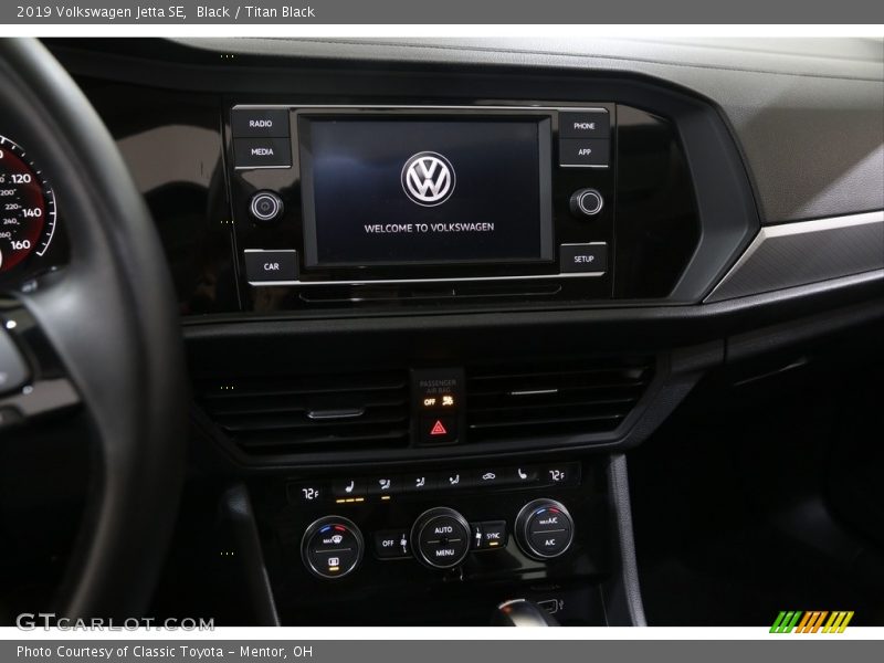 Black / Titan Black 2019 Volkswagen Jetta SE