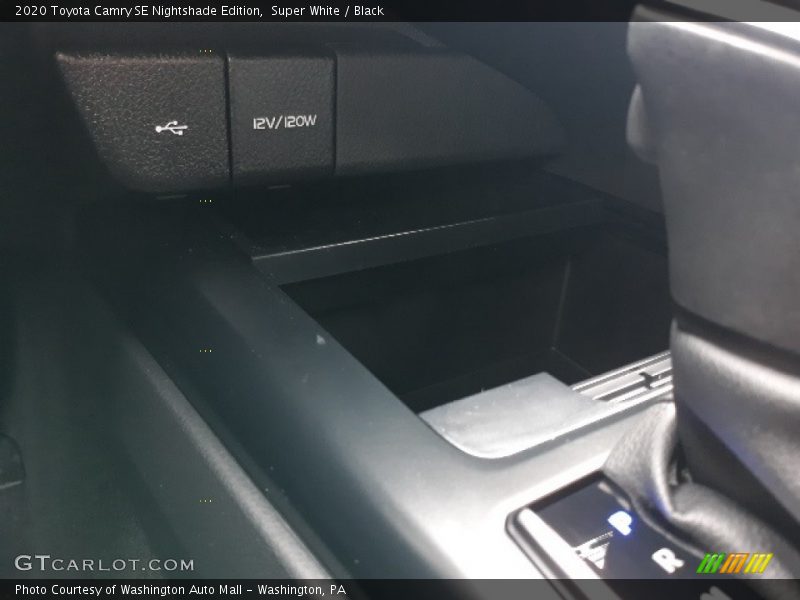 Super White / Black 2020 Toyota Camry SE Nightshade Edition