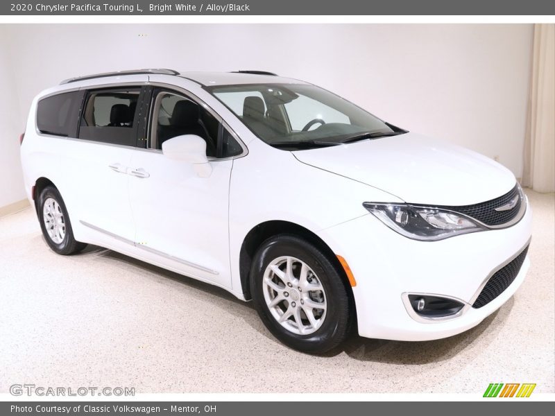 Bright White / Alloy/Black 2020 Chrysler Pacifica Touring L