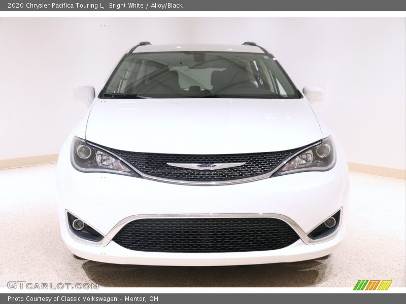 Bright White / Alloy/Black 2020 Chrysler Pacifica Touring L