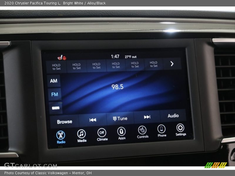 Bright White / Alloy/Black 2020 Chrysler Pacifica Touring L