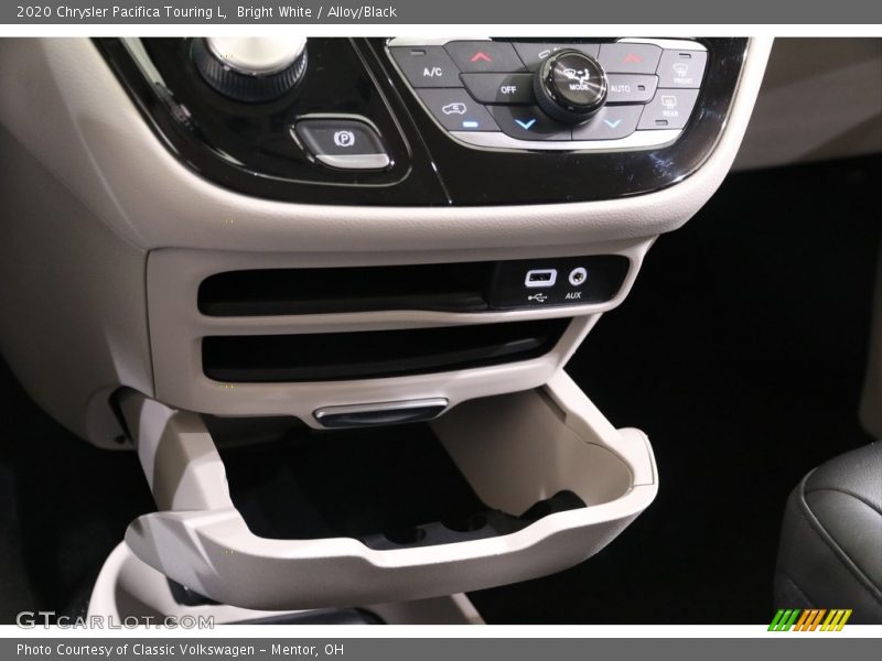 Bright White / Alloy/Black 2020 Chrysler Pacifica Touring L