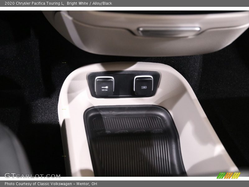 Bright White / Alloy/Black 2020 Chrysler Pacifica Touring L