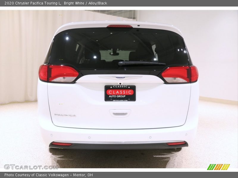 Bright White / Alloy/Black 2020 Chrysler Pacifica Touring L