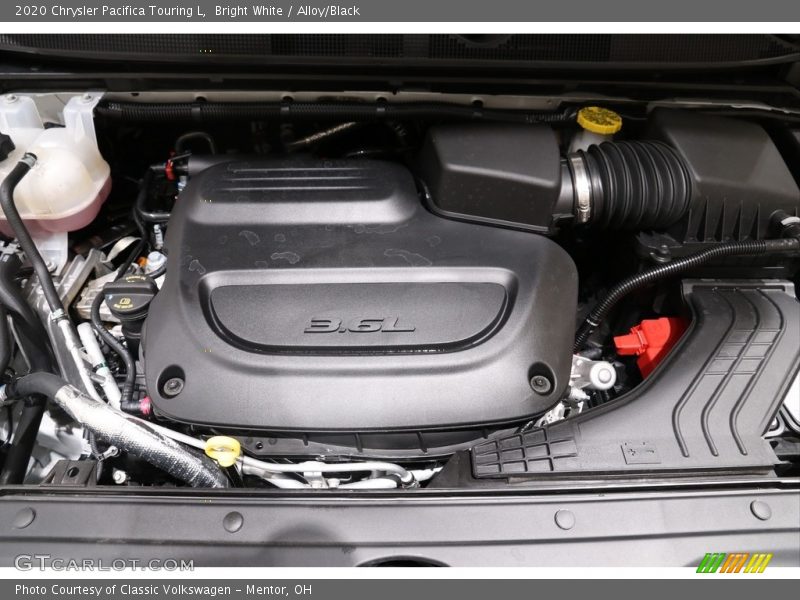 Bright White / Alloy/Black 2020 Chrysler Pacifica Touring L