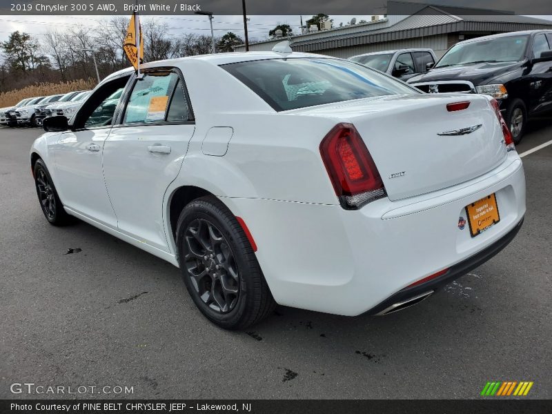 Bright White / Black 2019 Chrysler 300 S AWD