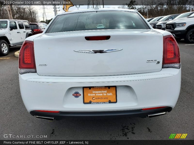 Bright White / Black 2019 Chrysler 300 S AWD