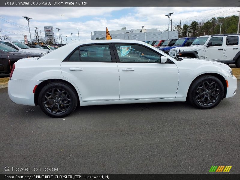 Bright White / Black 2019 Chrysler 300 S AWD