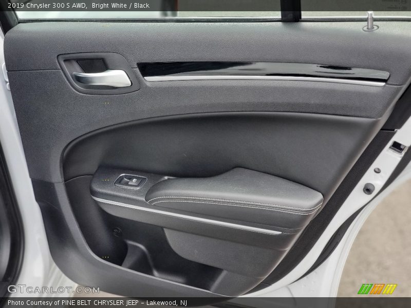 Bright White / Black 2019 Chrysler 300 S AWD
