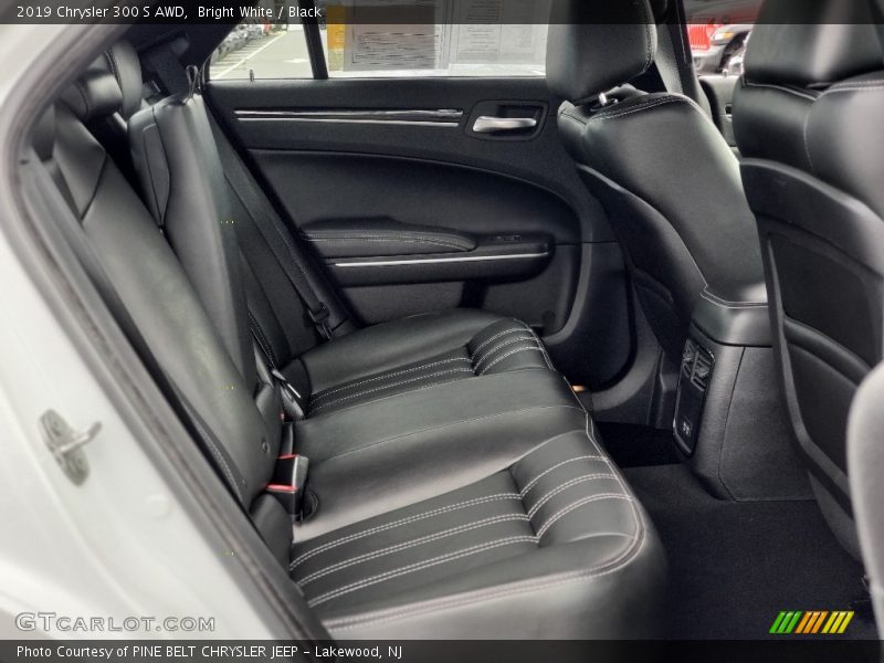 Bright White / Black 2019 Chrysler 300 S AWD