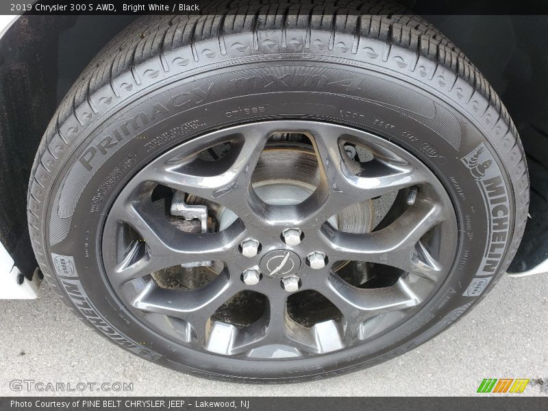 Bright White / Black 2019 Chrysler 300 S AWD