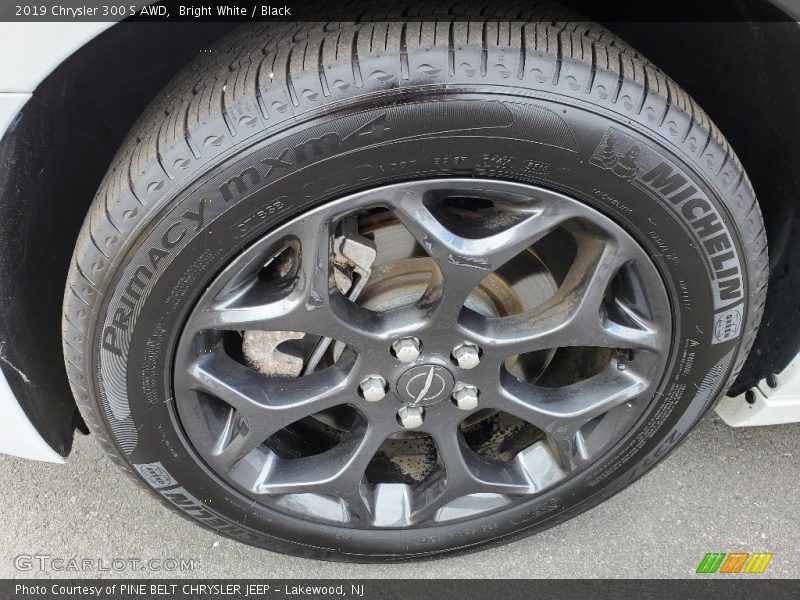 Bright White / Black 2019 Chrysler 300 S AWD