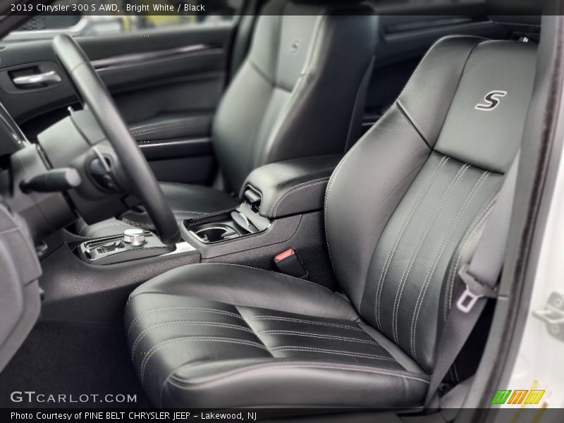 Bright White / Black 2019 Chrysler 300 S AWD