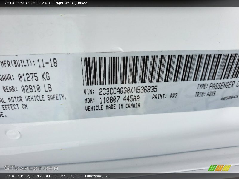 Bright White / Black 2019 Chrysler 300 S AWD