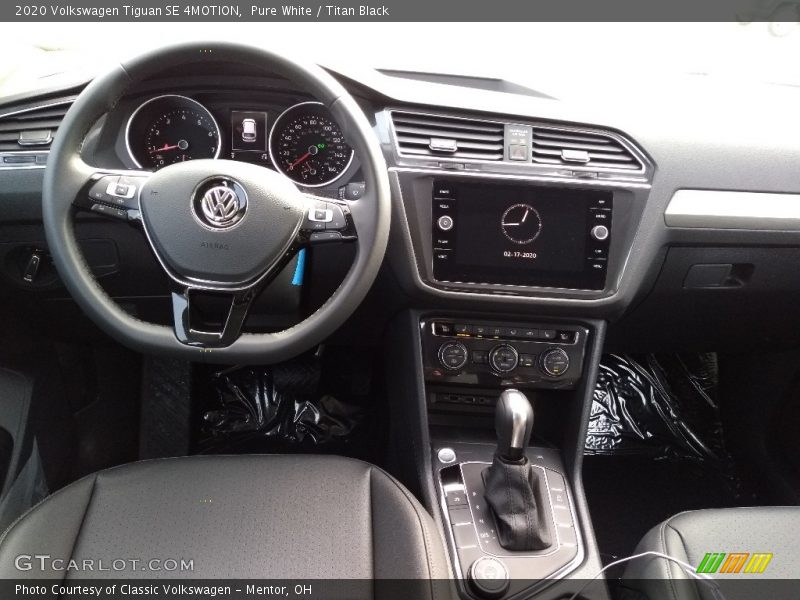 Pure White / Titan Black 2020 Volkswagen Tiguan SE 4MOTION