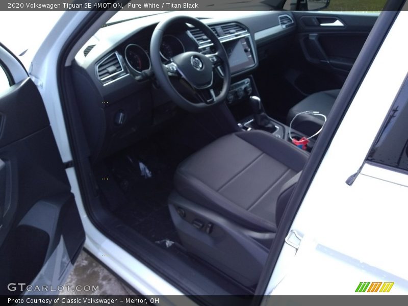 Pure White / Titan Black 2020 Volkswagen Tiguan SE 4MOTION