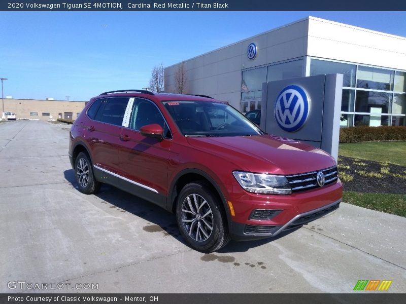 Front 3/4 View of 2020 Tiguan SE 4MOTION