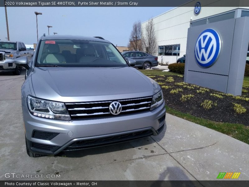 Pyrite Silver Metallic / Storm Gray 2020 Volkswagen Tiguan SE 4MOTION