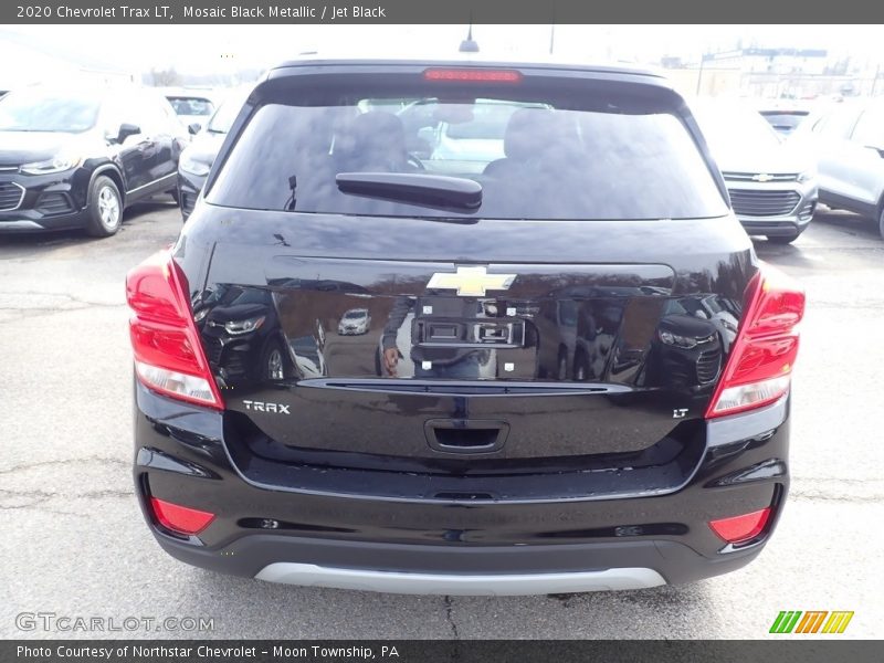 Mosaic Black Metallic / Jet Black 2020 Chevrolet Trax LT