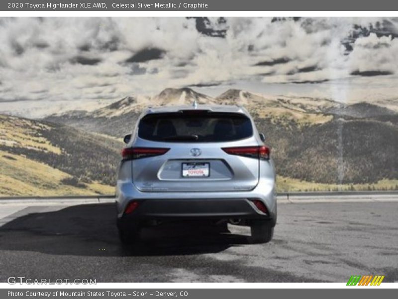 Celestial Silver Metallic / Graphite 2020 Toyota Highlander XLE AWD