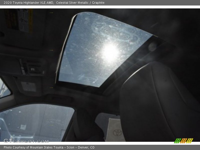 Celestial Silver Metallic / Graphite 2020 Toyota Highlander XLE AWD
