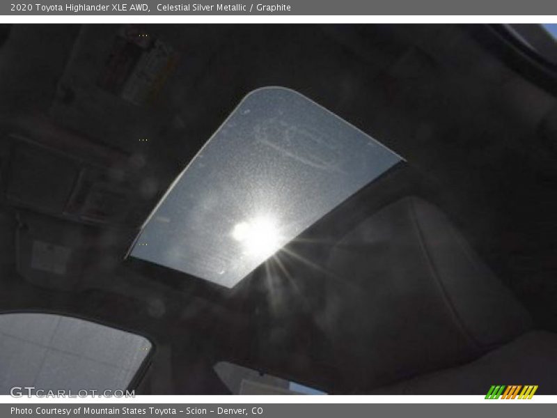Celestial Silver Metallic / Graphite 2020 Toyota Highlander XLE AWD