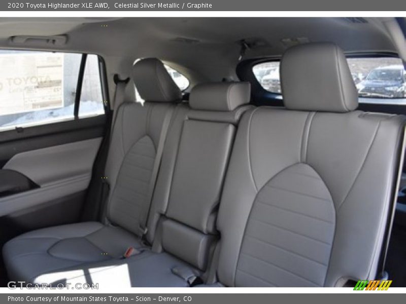 Celestial Silver Metallic / Graphite 2020 Toyota Highlander XLE AWD