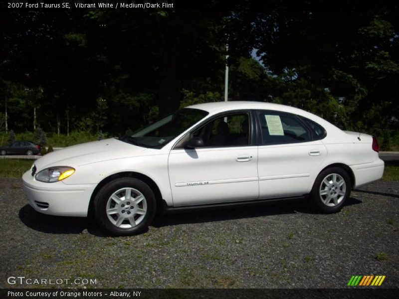 Vibrant White / Medium/Dark Flint 2007 Ford Taurus SE