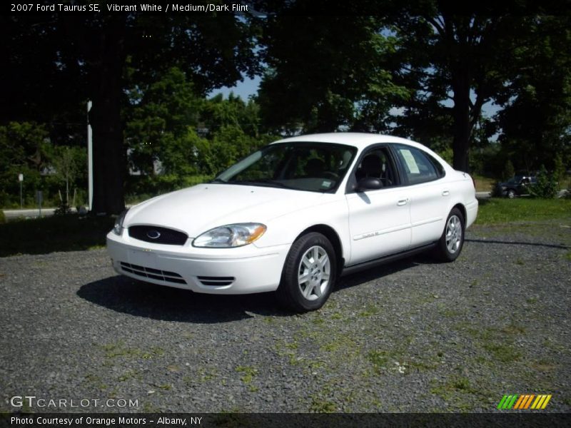 Vibrant White / Medium/Dark Flint 2007 Ford Taurus SE