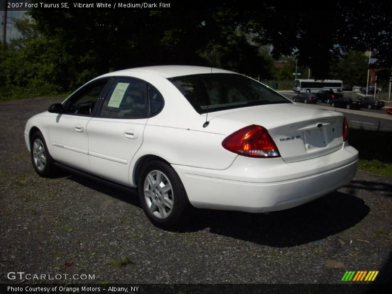 Vibrant White / Medium/Dark Flint 2007 Ford Taurus SE