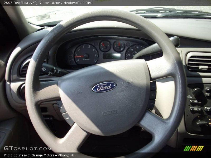 Vibrant White / Medium/Dark Flint 2007 Ford Taurus SE