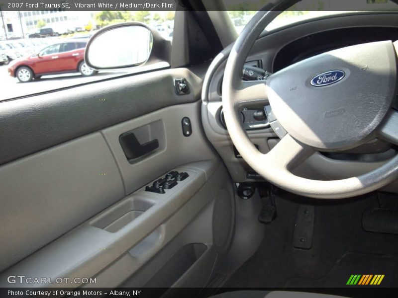 Vibrant White / Medium/Dark Flint 2007 Ford Taurus SE
