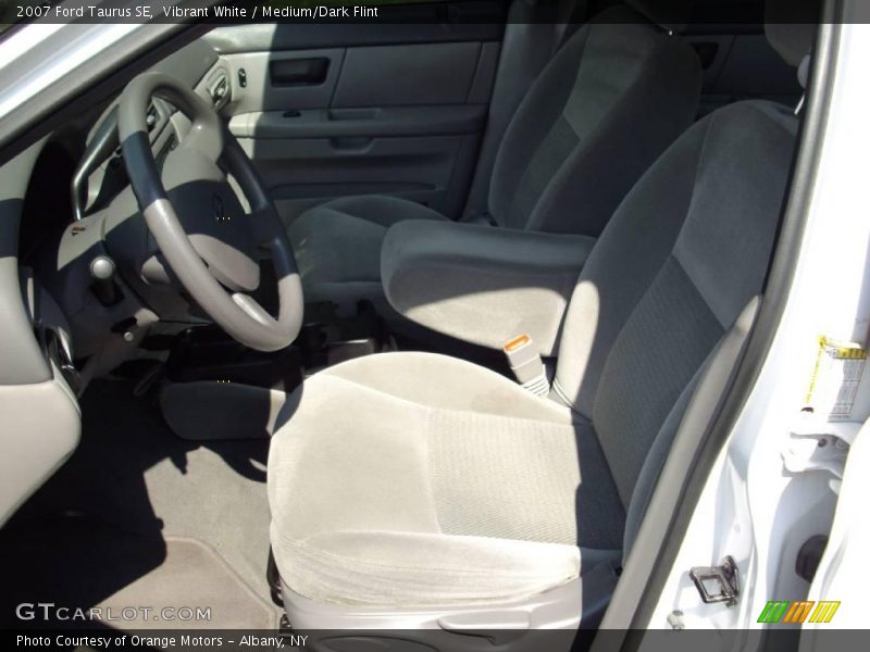 Vibrant White / Medium/Dark Flint 2007 Ford Taurus SE