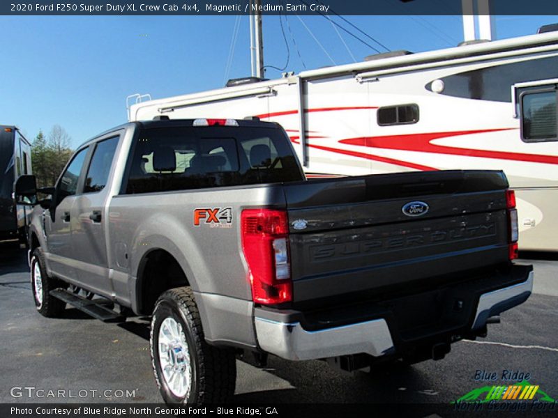Magnetic / Medium Earth Gray 2020 Ford F250 Super Duty XL Crew Cab 4x4