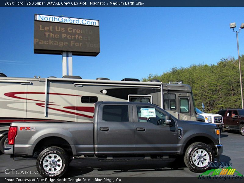 Magnetic / Medium Earth Gray 2020 Ford F250 Super Duty XL Crew Cab 4x4