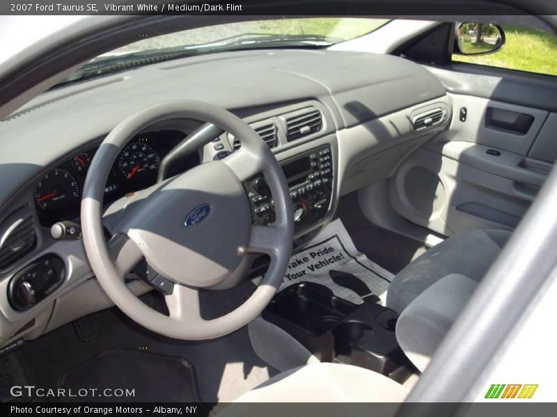 Vibrant White / Medium/Dark Flint 2007 Ford Taurus SE