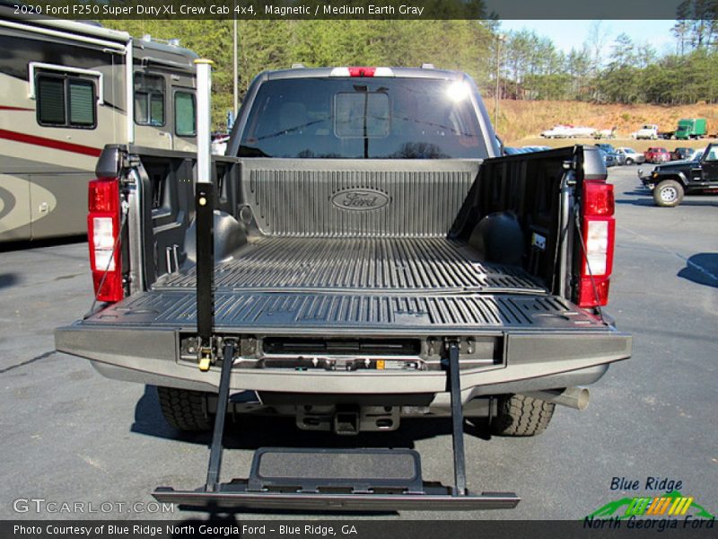 Magnetic / Medium Earth Gray 2020 Ford F250 Super Duty XL Crew Cab 4x4